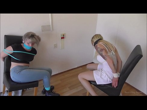 ❤️ Verslaafd / vastgebonden en de mond gesnoerd / jonkvrouw in nood ☑ Porno at us ❌️ ❌️❤