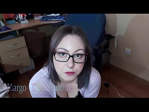❤️ Sexy meisje met bril zuigt Dildo diep op camera ☑ Porno at us ❌️ ❌️❤