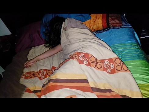 ❤️ Stiefzoon die zijn jonge stiefmoeder berispt terwijl ze slaapt. ☑ Porno at us ❌️ ❌️❤