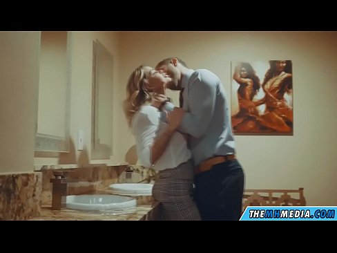 ❤️ Wanneer een rondborstige blondine je verleidt in een openbaar toilet ☑ Porno at us ❌️ ❌️❤